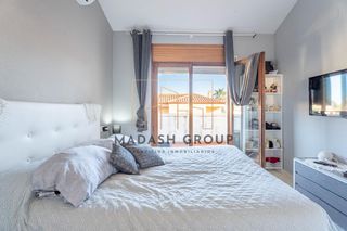 Casa aparellada  Carrer mont-roig de sio. Chalet pareado 3 vientos con terrazas, vistas al mar y montaña