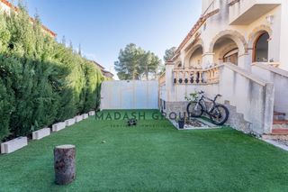 Casa bifamiliare  Carrer mont-roig de sio. Chalet pareado con vistas al mar y montaña