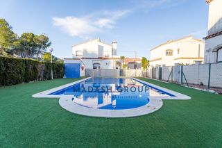 Towny house  Carrer mont-roig de sio. Chalet pareado en casalot