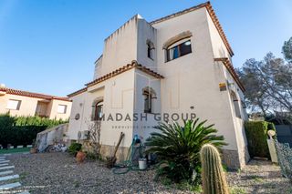 Towny house  Carrer mont-roig de sio. Chalet pareado con vistas al mar y monta�a
