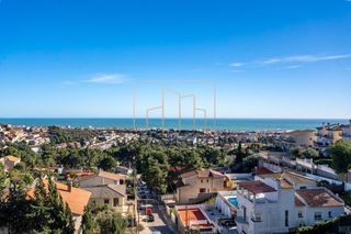 Semi detached house  Calle estats units. Casa adosada con vistas al mar y a la urbanizaci�n en segur de c