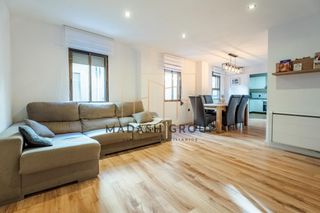 House  Raseta de sales. Casa esquinera con terraza en pleno centro de reus