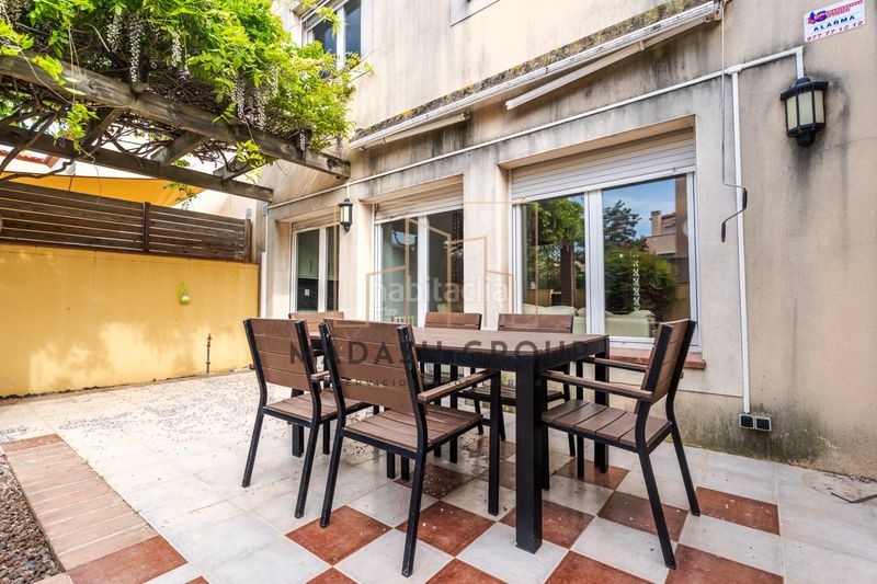 Foto 263fefc4-1e88-4c6a-8afe-12a7ea019a83. Casa adossada amb aparcament a Migjorn Reus