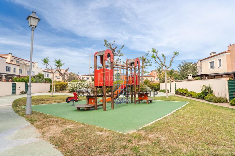 Foto 9c7dcf8a-cdeb-4f8a-802a-88ac1659029d. Casa adossada amb aparcament a Migjorn Reus