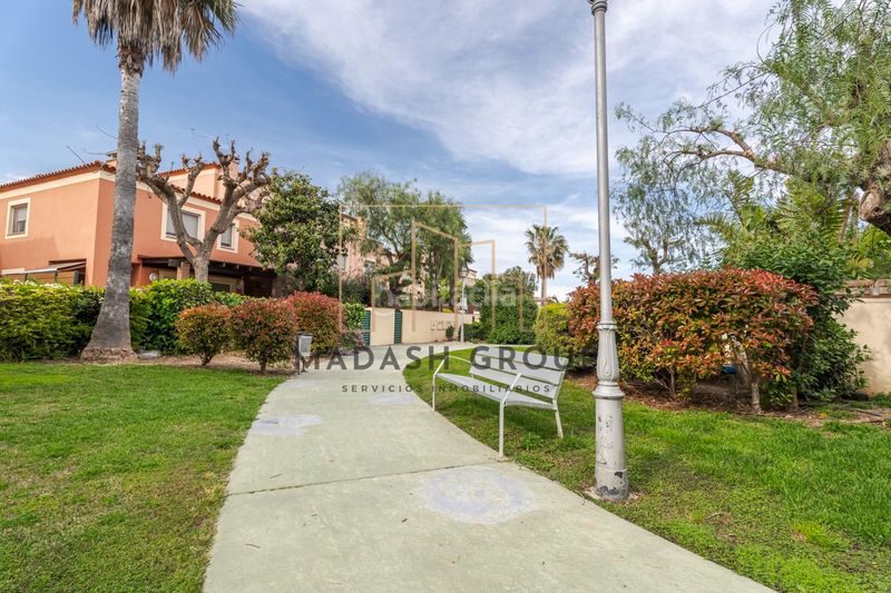 Foto a6b4816d-0287-49f2-9752-9b2e3eb10268. Casa adossada amb aparcament a Migjorn Reus