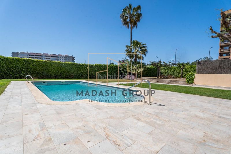 Foto f14b2492-d97f-4ac8-99c2-107f72988404. Pis amb piscina a Ponent Reus