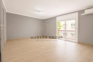 Flat  Orient. Gran vivienda reformada de 129m, junto a el pallol con 2 balcone