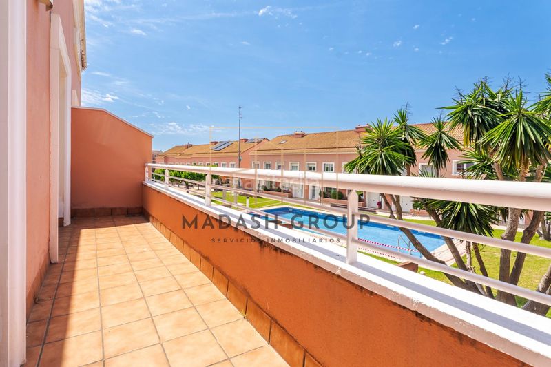 Foto 2db0aae5-a28d-472a-89d8-8536748fe1df. Casa aparellada amb calefacció aparcament piscina a Vendrell (El)