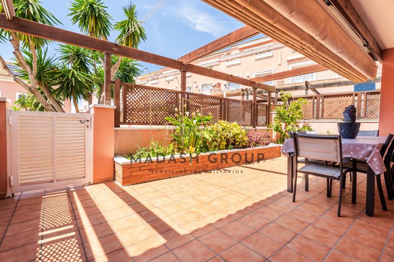 Foto 5748c0fa-a652-46a5-bc14-04378e408ee2. Casa aparellada amb calefacció aparcament piscina a Vendrell (El)