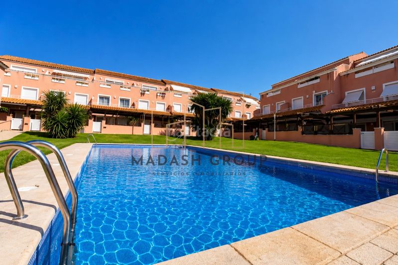 Foto 7cf89c4c-16e2-44dd-85da-bd343f7cb7d1. Casa aparellada amb calefacció aparcament piscina a Vendrell (El)