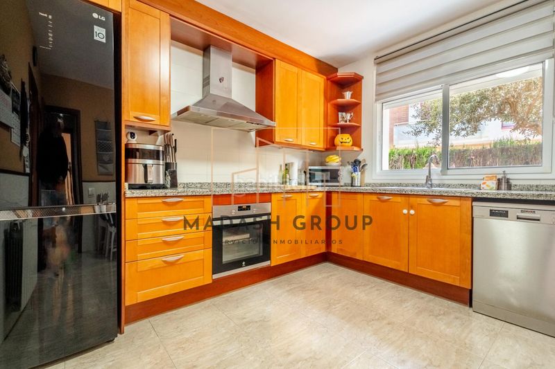 Foto b333afbb-21df-4bd9-b6c9-4693972d1d51. Casa aparellada amb calefacció aparcament piscina a Vendrell (El)