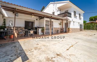 House  Carrer central. Casa en venta en botarell con gran parcela, placas solares y sal