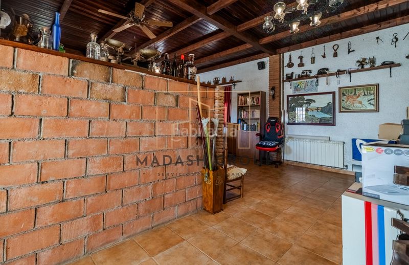 Foto 7f94fe2d-49a6-4a43-b6b7-fb661b21656c. Casa amb calefacció aparcament a Botarell