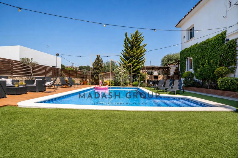 Foto 5570fe48-f55f-4eb8-a838-0767d7131fa9. Casa con riscaldamento parcheggio piscina in Cunit residencial Cunit