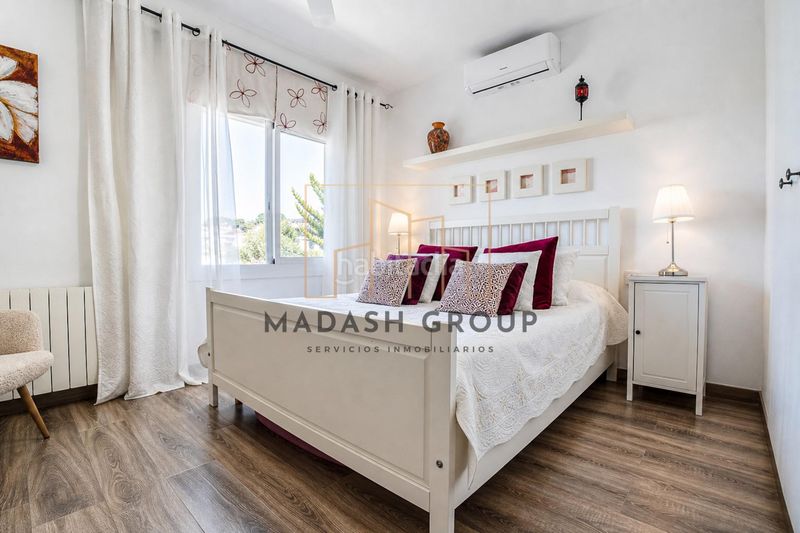 Foto 5a2b2142-8c51-475e-a4d9-9a7d029600df. Casa con riscaldamento parcheggio piscina in Cunit residencial Cunit