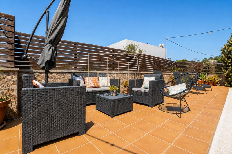 Foto 6d7bb229-472d-4baf-8062-d664867e9ef8. Casa con riscaldamento parcheggio piscina in Cunit residencial Cunit