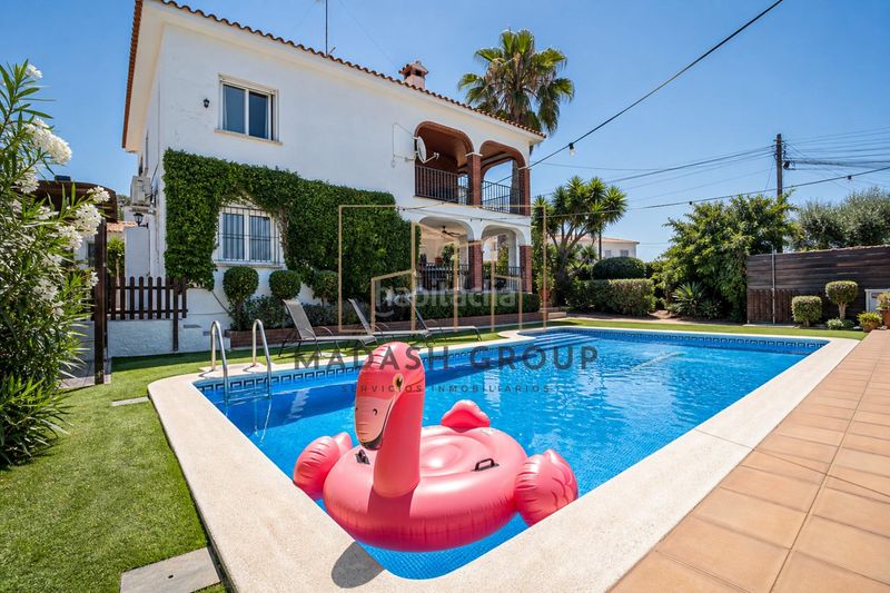 Foto 79d48b86-449d-46db-915f-6b2a2ccc6189. Casa con riscaldamento parcheggio piscina in Cunit residencial Cunit
