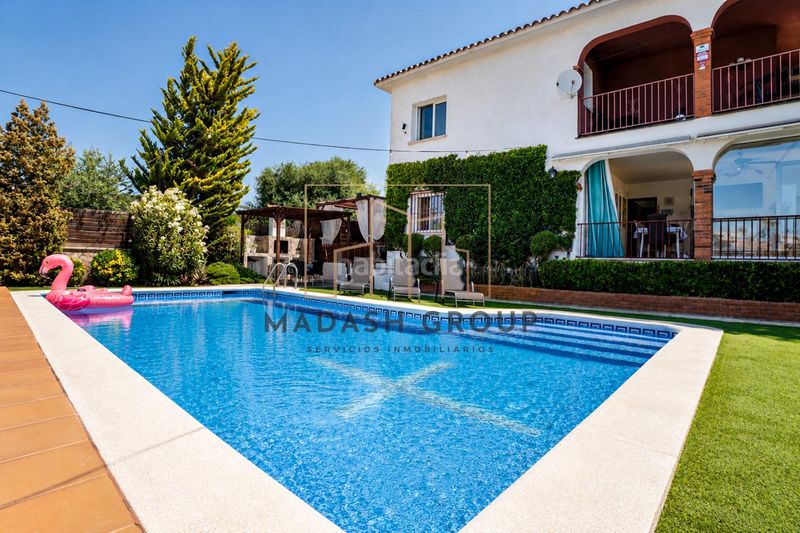 Foto a8cd27e8-cfcb-43ca-9535-06aed902324e. Casa con riscaldamento parcheggio piscina in Cunit residencial Cunit