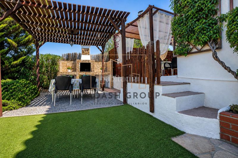 Foto b5368338-97b7-4e43-8efb-306129201fed. Casa con riscaldamento parcheggio piscina in Cunit residencial Cunit