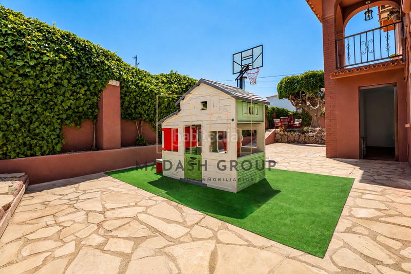 Foto f7e9ae43-d987-4f5d-836d-87002a82527b. Casa con riscaldamento parcheggio piscina in Cunit residencial Cunit