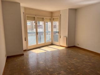Etagenwohnung  Carrer avenir. Piso en venta a valls con 4 habitaciones, 2 baños, ascensor y po