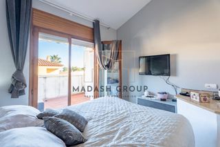 Casa aparellada  Carrer mont-roig de sio. Chalet pareado en casalot