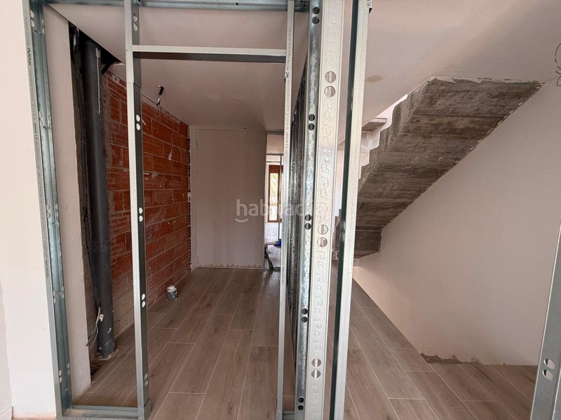 Foto c56deab8-6503-44cf-aafa-0c007acfdd8e. Casa aparellada amb calefacció aparcament a Canonja (la)