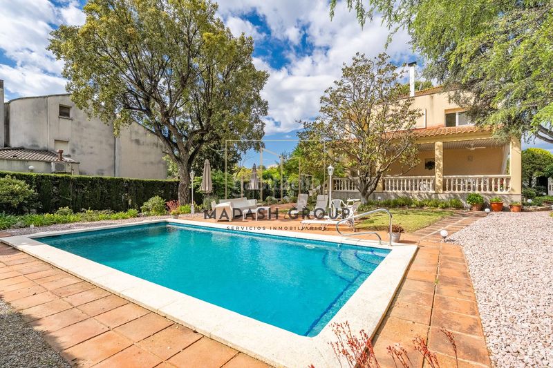 Foto f794ef76-5b56-425f-ba91-ad5c7e127e62. Casa amb calefacció aparcament piscina a Mestral Reus