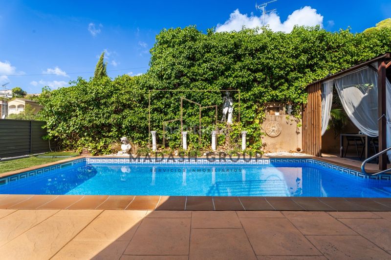 Foto e677aa43-1ffb-4ea7-8608-9814b8fb964f. Xalet amb calefacció aparcament piscina a costa Cunit - els jardins - els rosers Cunit