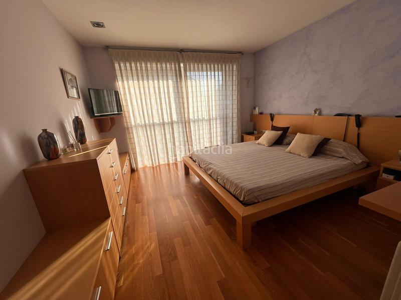 Foto b7a271f0-0b3f-4c30-940f-3816eeaccbb9. Casa  espectacular con ascensor en pleno centro ! en Sabadell