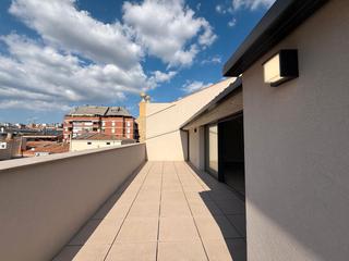 Duplex in Centre. Espectacular dúplex invertit de 161m2 de 4 habitacions amb una t