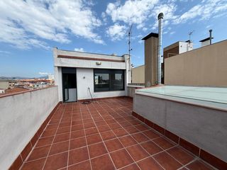Alquiler Dúplex en Centre. Dúplex de lloguer de 4 habitacions amb una terrassa espectacular
