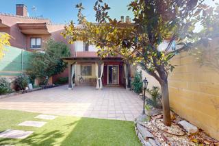 Casa aparellada  Calle buenda. Chalet pareado en venta en calle buenda