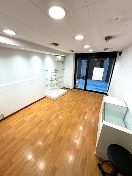 Foto fb3867a0-aa15-46b4-a2c7-ba80a6137d99. Local comercial local en venta en pleno centro en Manresa