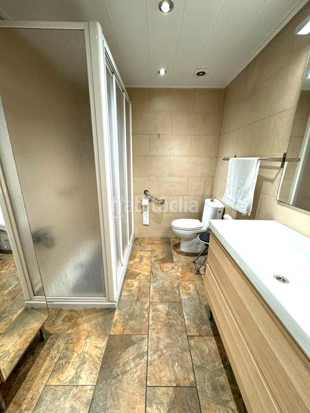 Foto 74671ef8-7be9-4ba1-a5db-0279bc72c8b1. Casa adossada amb calefacció aparcament a Poble Nou Manresa