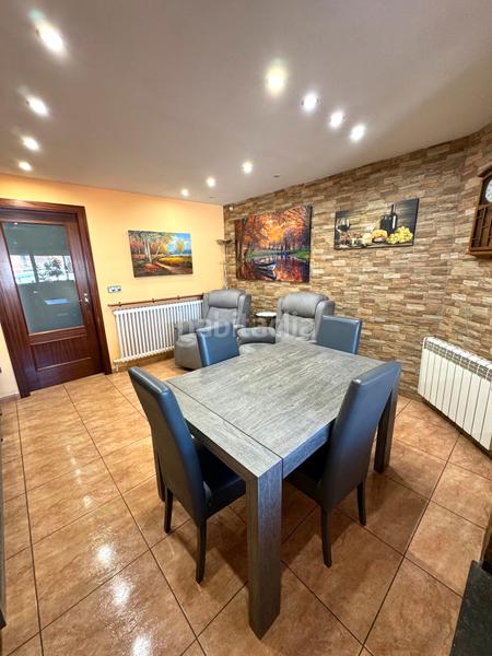 Foto 8f8e9969-46de-4c65-bdcf-4f7f9be66856. Casa adossada amb calefacció aparcament a Poble Nou Manresa