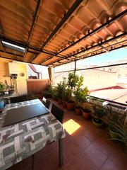 Maison jumelée à Poble Nou. Casa adosada con garaje para 7 coches en manresa , poble nou