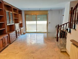 Casa aparellada  Carrer de duran i bas. Casa apareada en zona mercado con parking