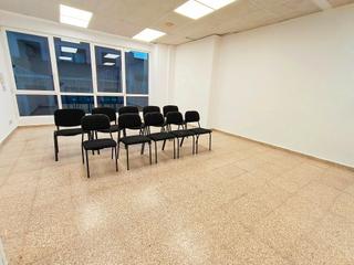 Lloguer Local Comercial  Passeig de francesc macià. Local de alquiler de espacio de trabajo por horas, dias sueltos,