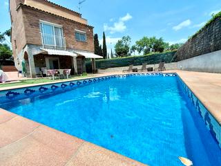 Xalet  Carrer del rossinyol. Casa independiente  con piscina en els avets