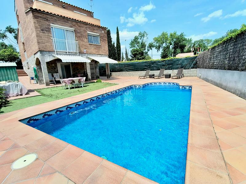 Foto 4b53e900-1427-40eb-8061-9d1a6bbc2538. Xalet amb calefacció aparcament piscina a Els Avets-Can Serrafossà-Ximelis Rubí