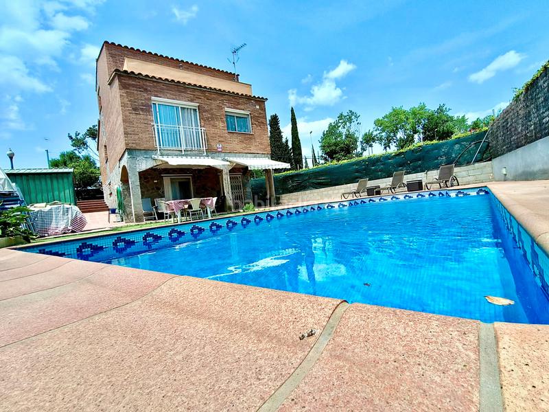 Foto fcaa5b20-9aaa-48d2-b065-806c4f2a8111. Xalet amb calefacció aparcament piscina a Els Avets-Can Serrafossà-Ximelis Rubí