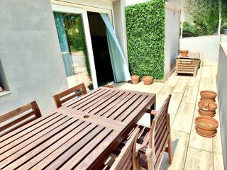 Casa adossada a Mercat. Casa de duplex y dos apartamentos con terraza en zona mercado