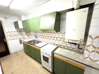 Appartement à Carretera de Vic - Remei. Piso de 4 habitaciones en venta en manresa , ideal inversores