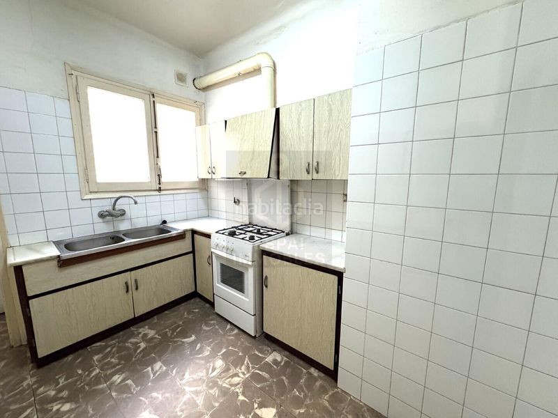 Foto b5cf8a2a-2f57-4613-8530-301c075d39e0. Pis a Plaça Catalunya Manresa