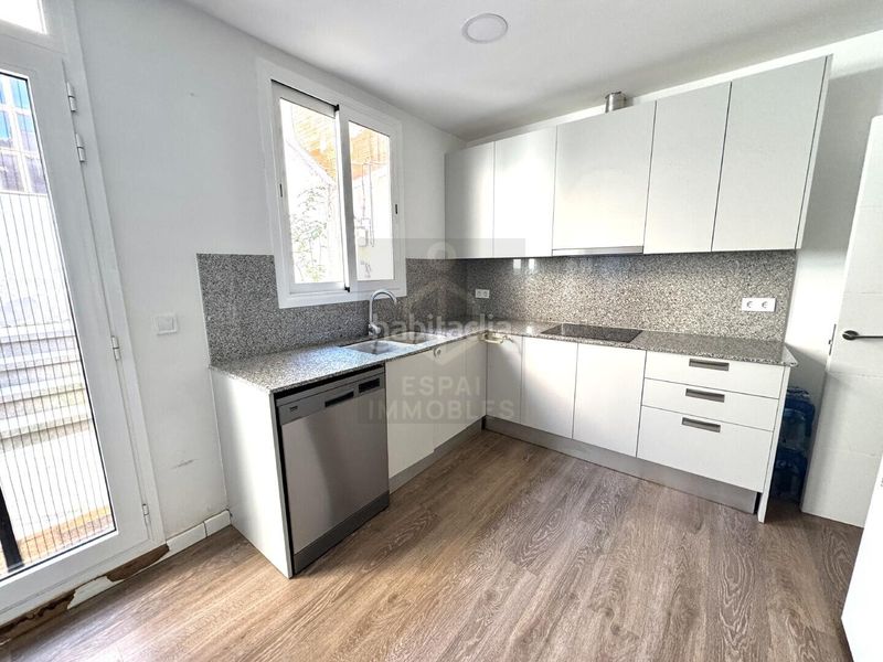 Foto 0b87271d-2e53-47a6-9a24-8b8c4d6f8421. Casa a Navarcles