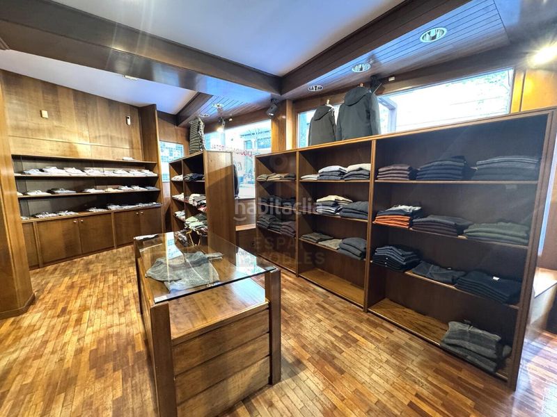 Foto c53c9bb2-3b6a-4a30-adc2-bcd77d3a24b4. Local comercial a Barri Antic Manresa