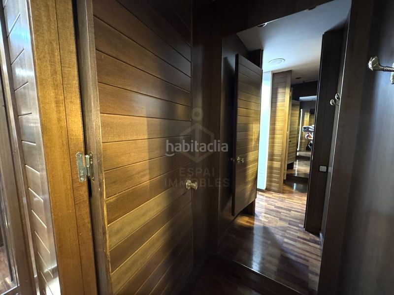 Foto e374f96f-7c74-4d52-ae08-42d8808d7497. Local comercial a Barri Antic Manresa