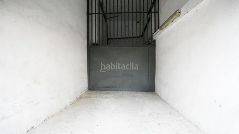 Foto 55bb59a9-7e6b-44df-85cb-8168f4489d37. Aparcament cotxe a Constantí