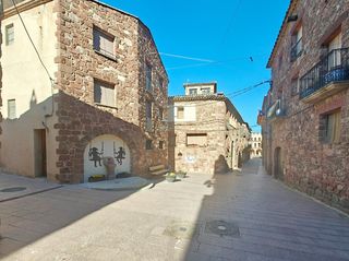 Masia  Pasaje castell del. Casa con gran potencial en el centro de prades. disfruta del ecl
